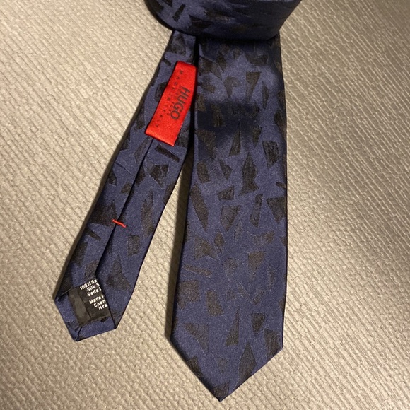 Narrow Hugo Boss - Picture 3 of 4